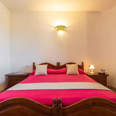 House And Apts. Siniscola - Sardinien 35758 דירה *