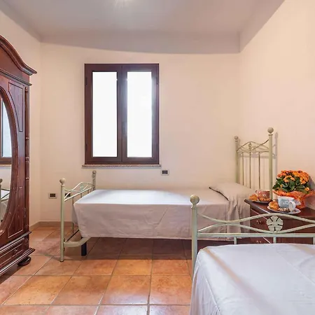 House And Apts. Siniscola - Sardinien 35758 דירה *