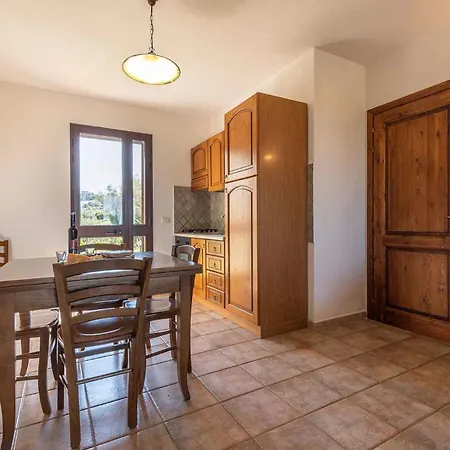 House And Apts. Siniscola - Sardinien 35758 דירה *